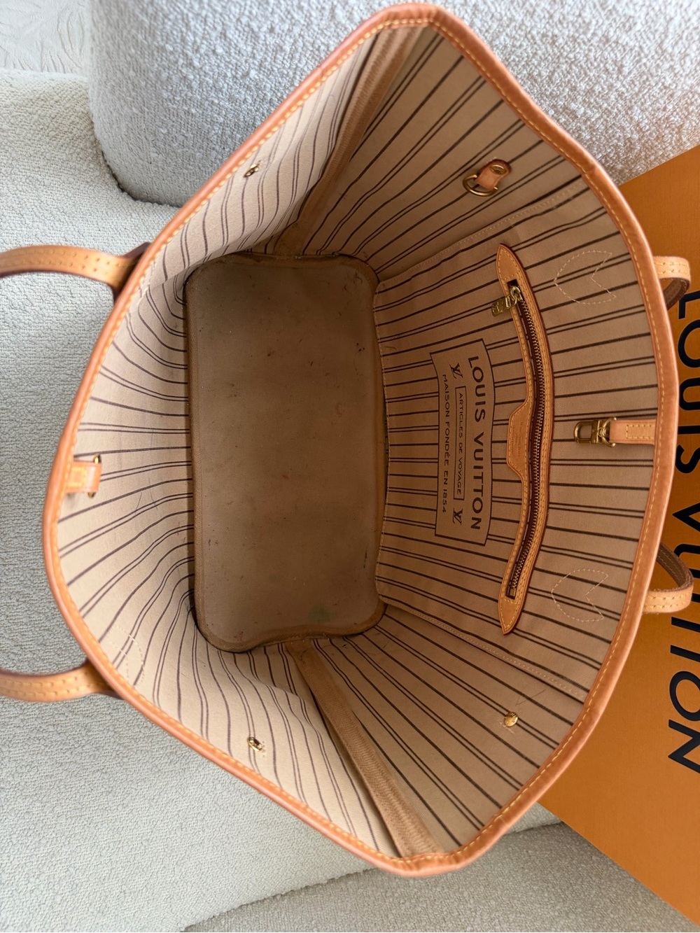 Authentic Louis Vuitton Neverfull MM Monogram Tote - Picture 9 of 14